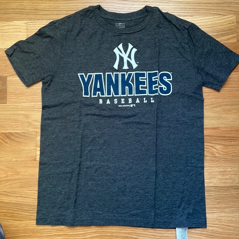 Boys NY Yankees shirt large 10/12